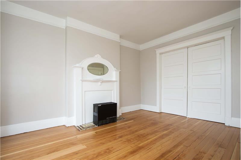 1727 Golden Gate Ave - Photo 3 of 17