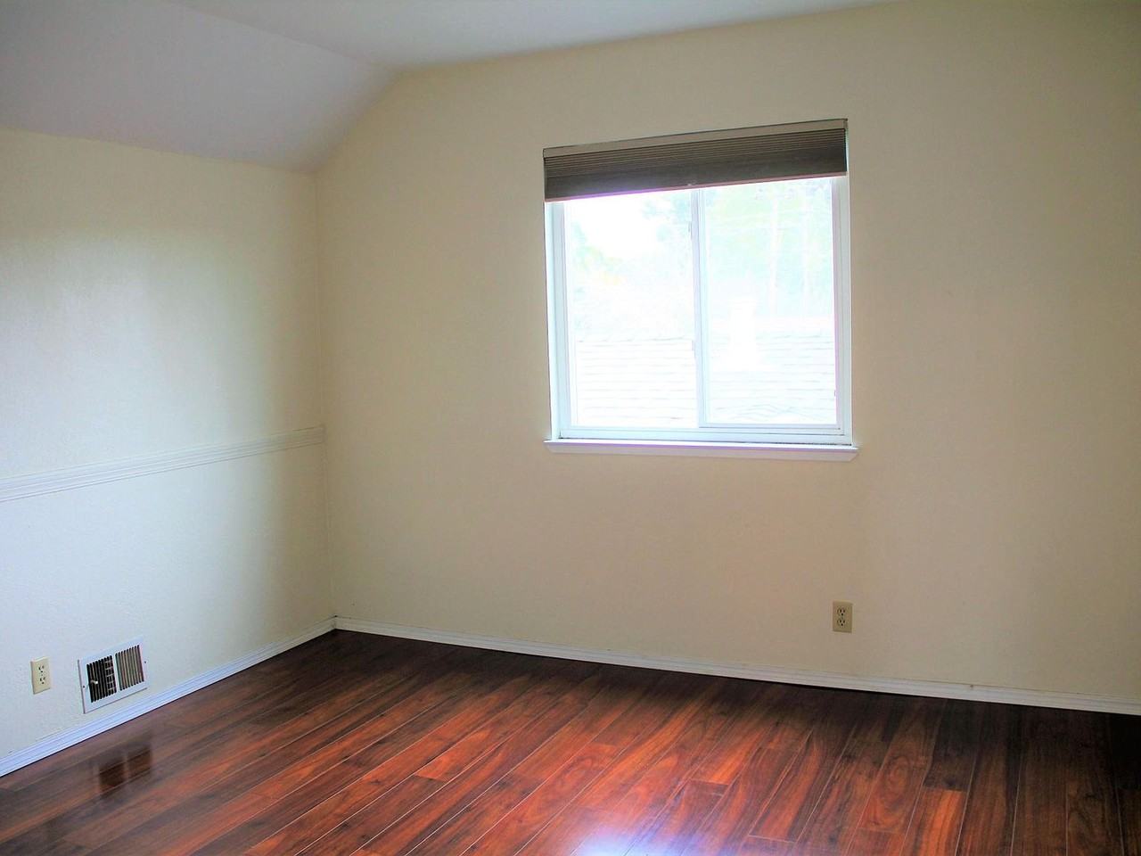 1941 Jackson Court - Photo 2 of 21