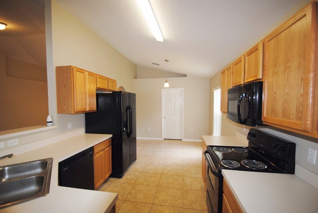 4560 Bellaluna Dr - Photo 3 of 10