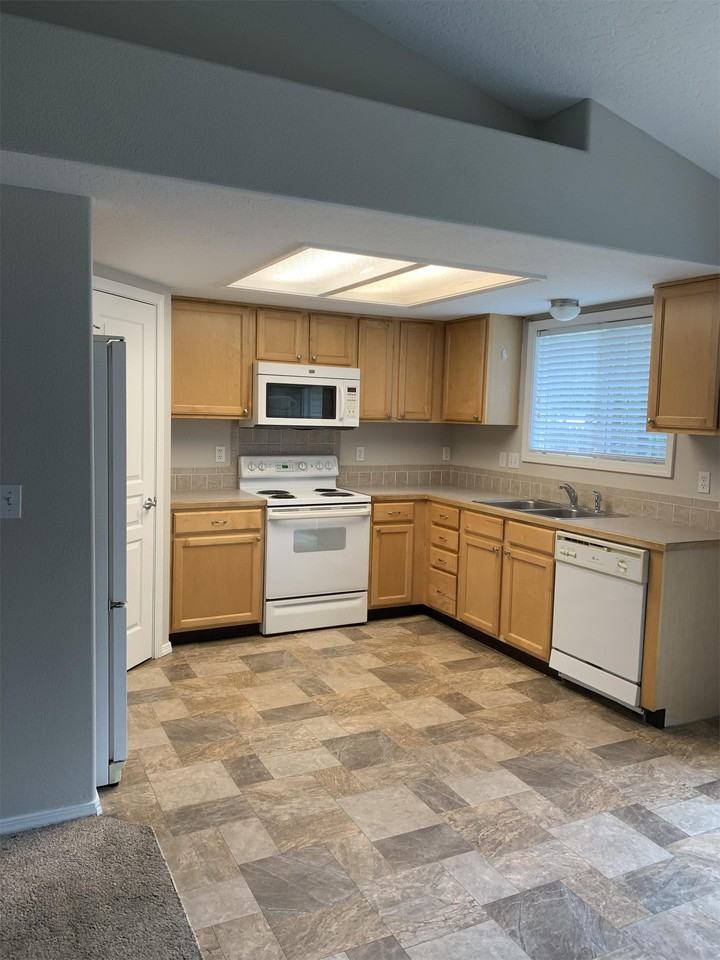 13236 W Baldcypress St #1 - Photo 3 of 13