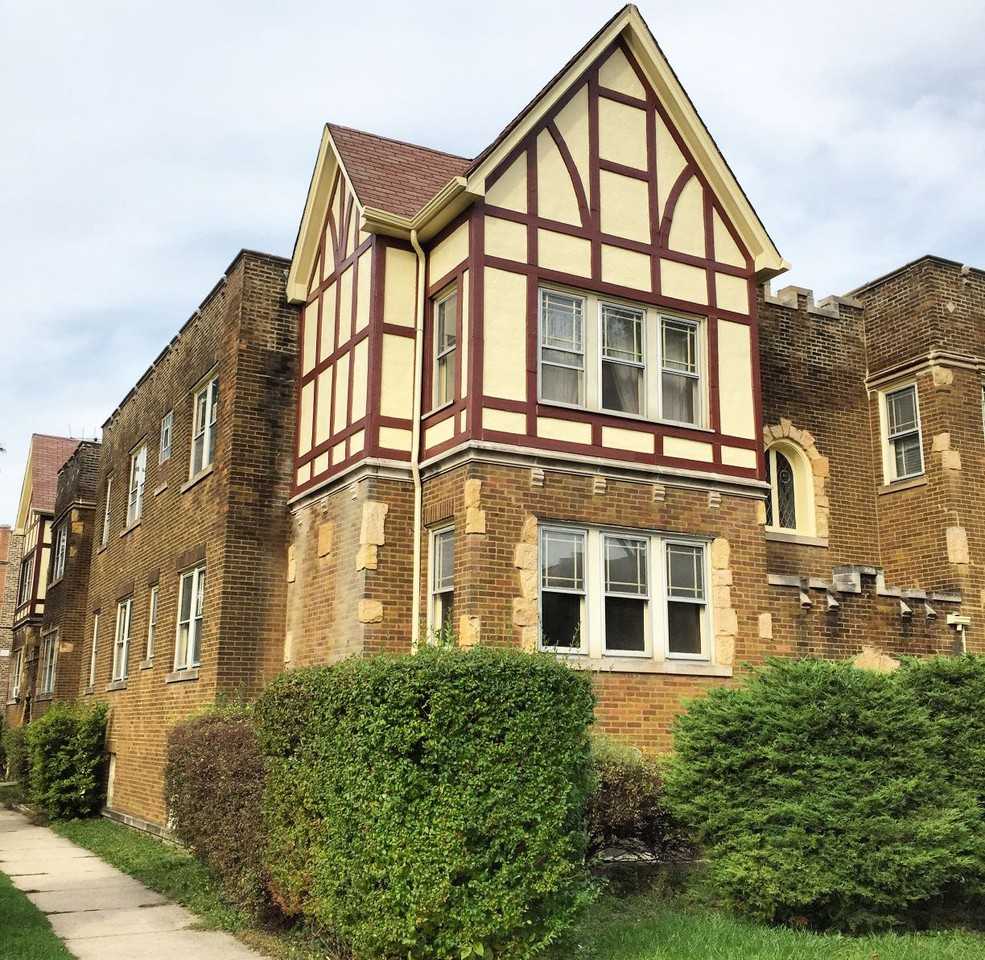 1850 Clarence Ave #G - Photo 3 of 7