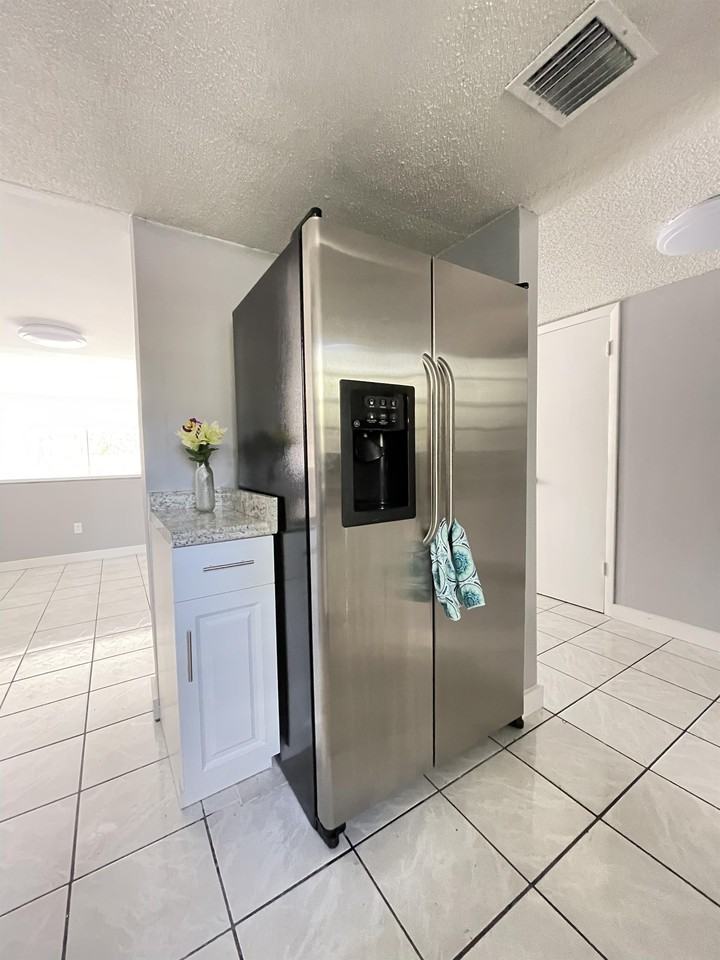 20511 Nw 15th Ave #573 - Photo 6 of 23