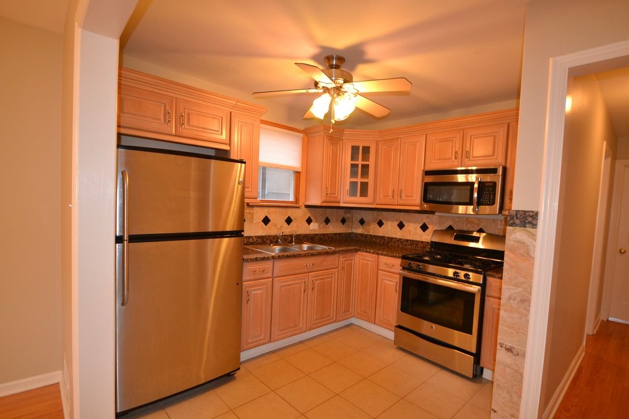 4121 N Odell Ave - Photo 3 of 12