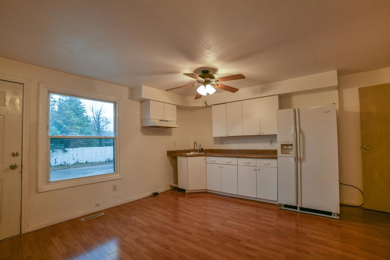 720 Fairwood Dr #4 - Photo 3 of 15