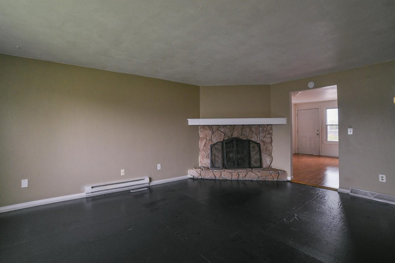 720 Fairwood Dr #4 - Photo 2 of 15