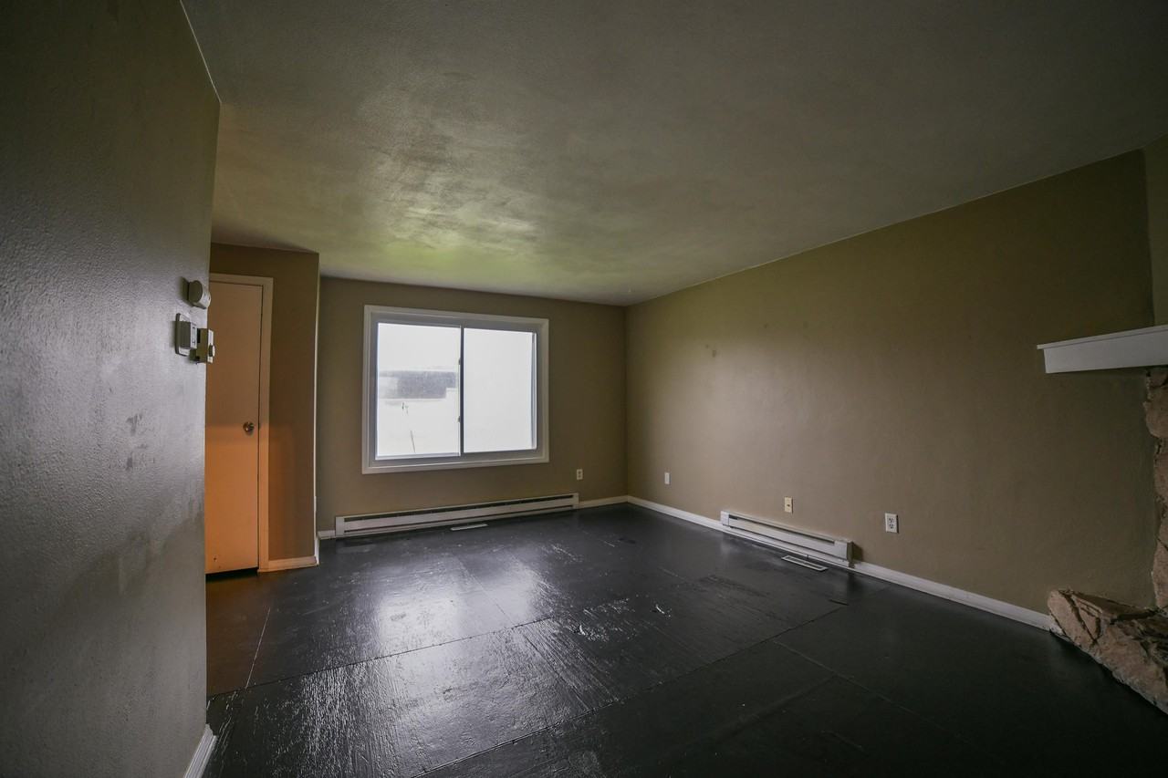 720 Fairwood Dr #4 - Photo 4 of 15