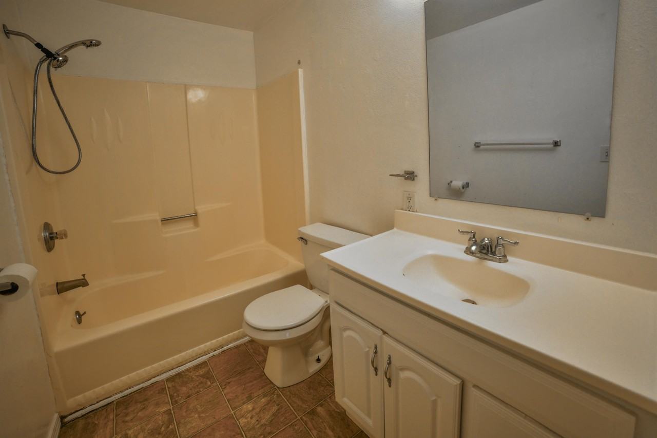 720 Fairwood Dr #4 - Photo 7 of 15