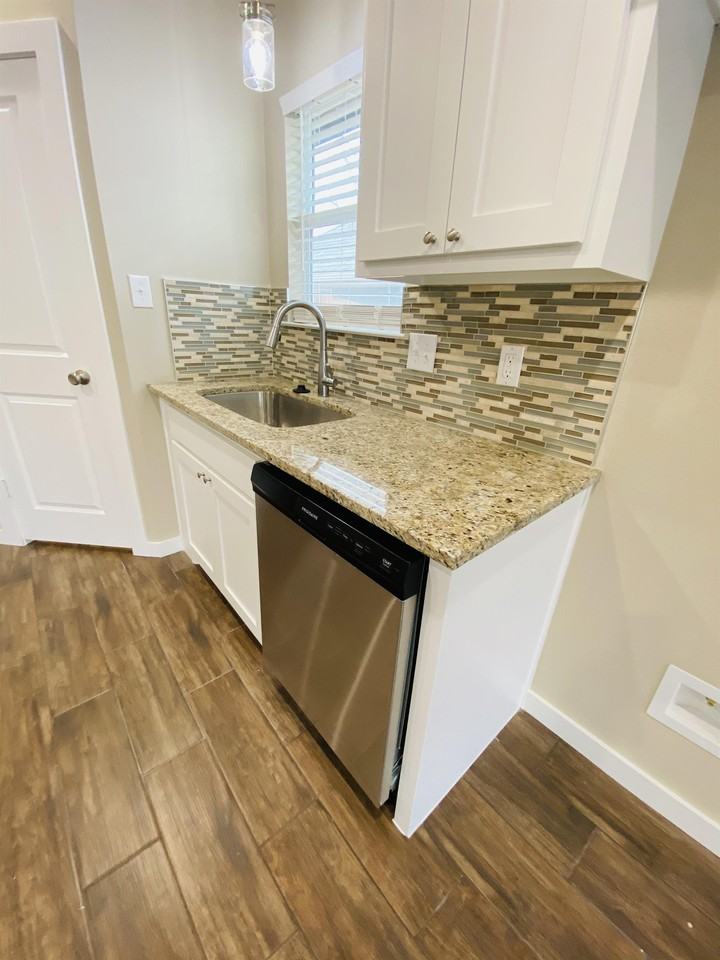 307 N Colbert Ave #1 - Photo 4 of 24