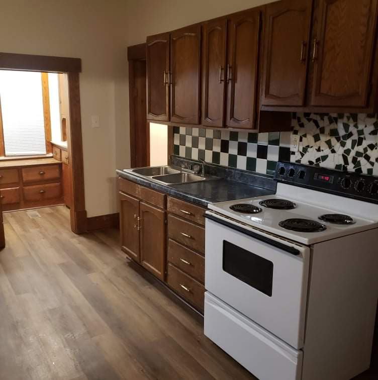 619 W Elm St #1 - Photo 3 of 19