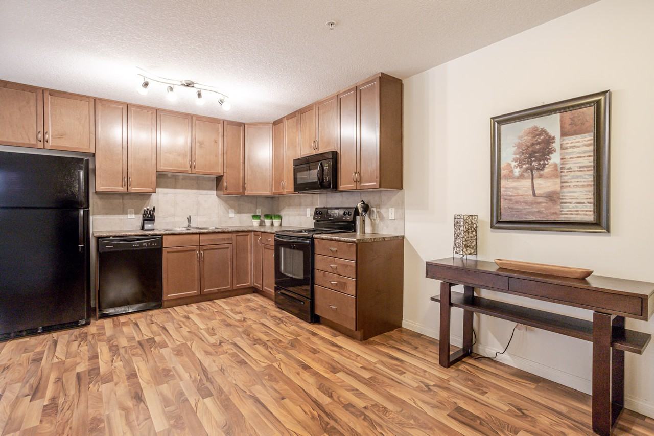 202 202 - Photo 7 of 33