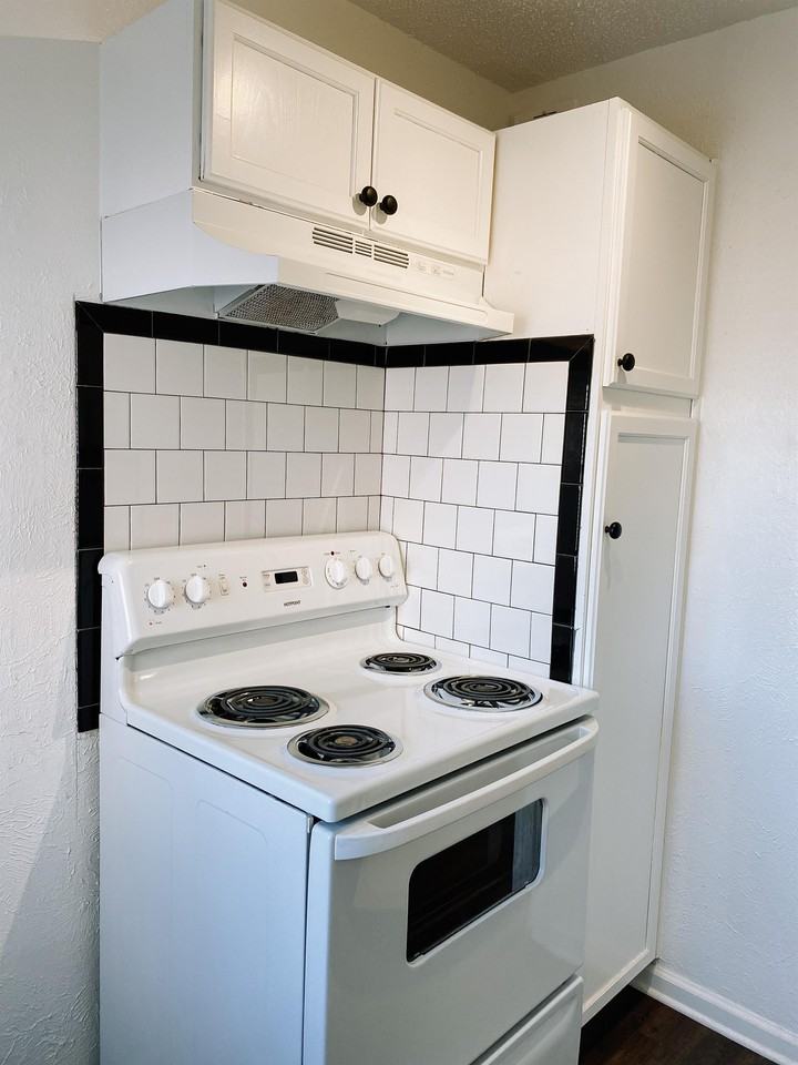 1722 N Lindsay Ave #3 - Photo 3 of 15