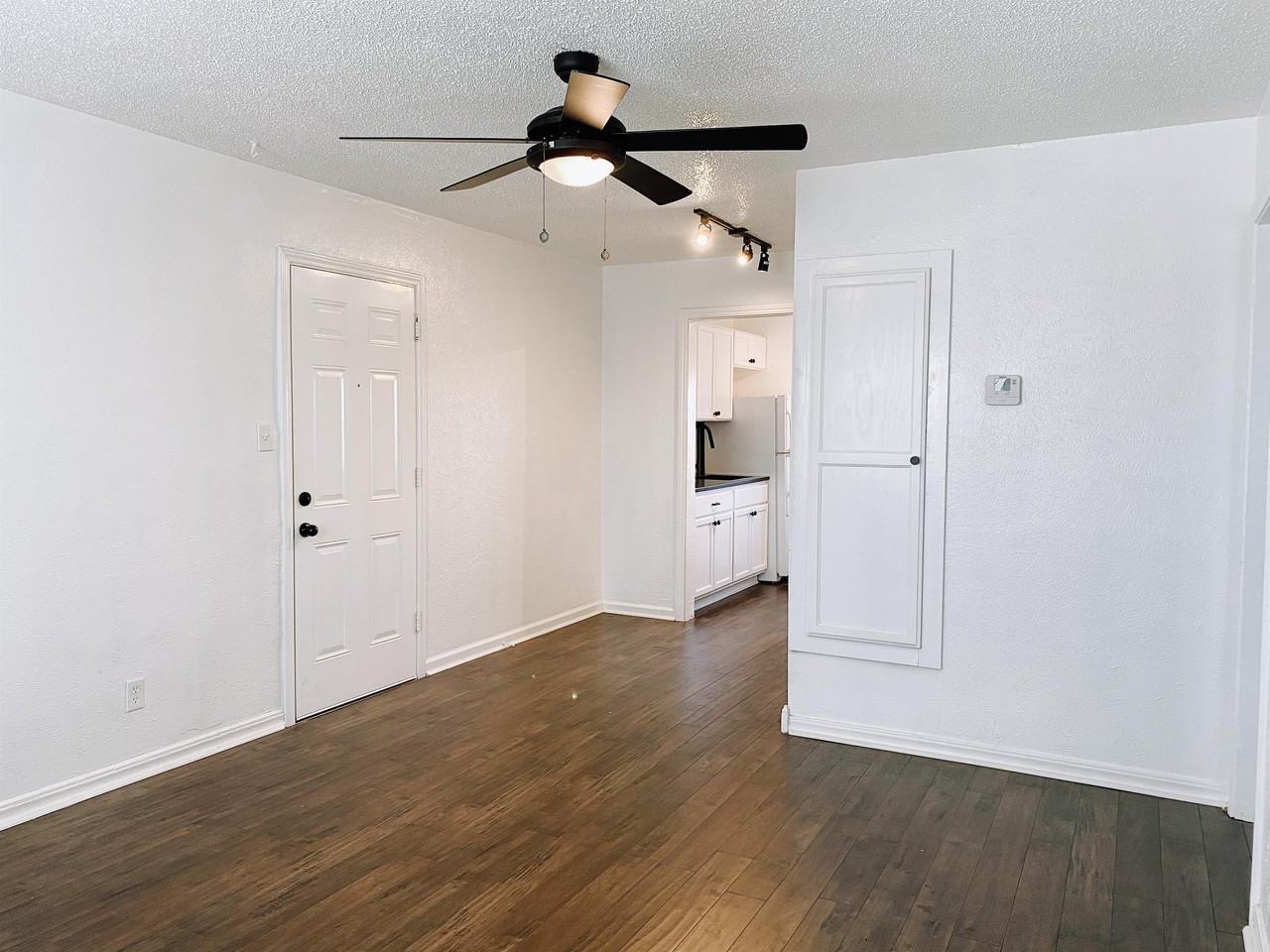 1722 N Lindsay Ave #3 - Photo 4 of 15