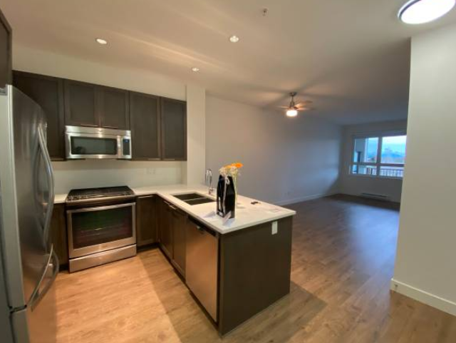 15188 29a Ave #304 - Photo 6 of 26