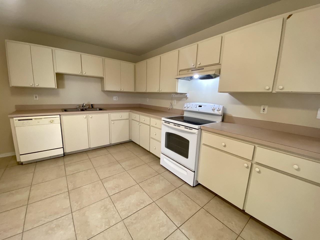 2271 Granada Dr #1 - Photo 3 of 21