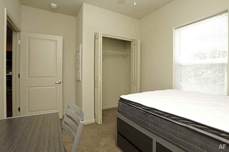 201 W Green St #111 - Photo 2 of 13