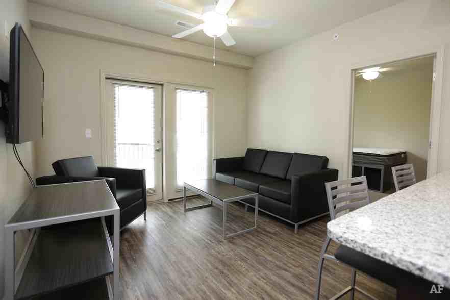 201 W Green St #111 - Photo 3 of 13