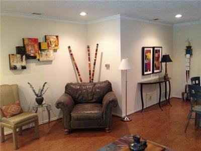 7405 Walling Ln - Photo 3 of 10