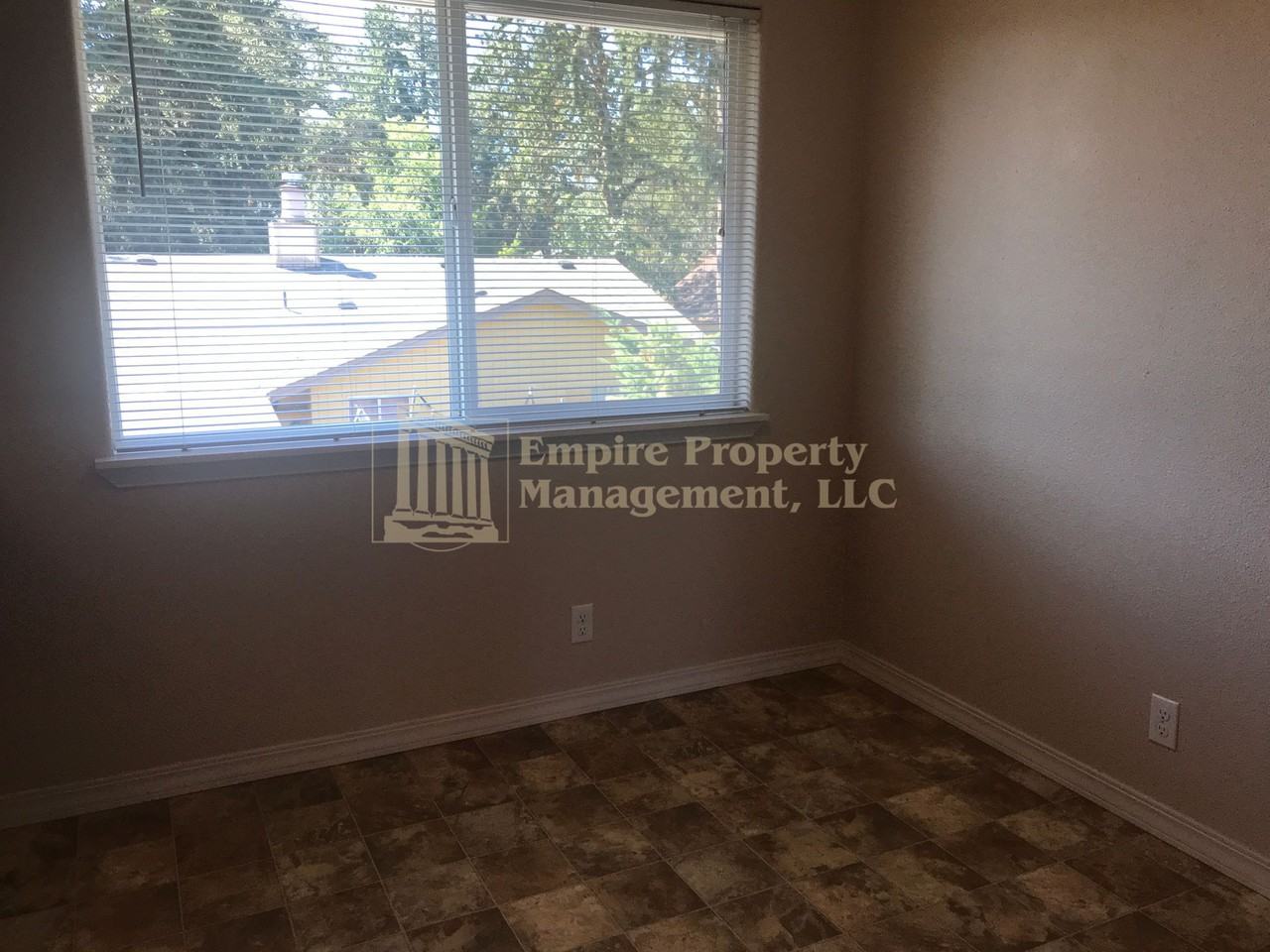 24958 Hunter Ave - Photo 7 of 11