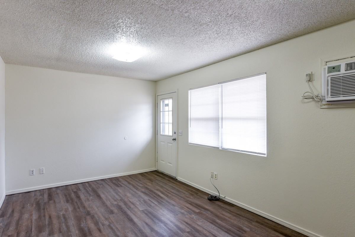 725 Washington St #1 - Photo 2 of 6