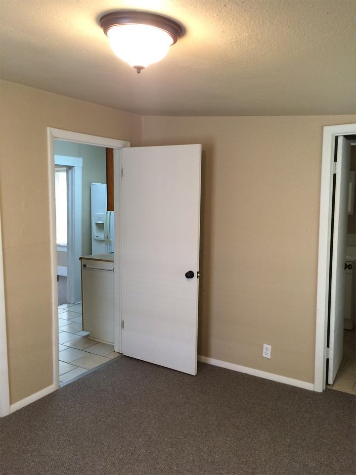 4207 1/2 N Beaver Ave #B - Photo 6 of 29