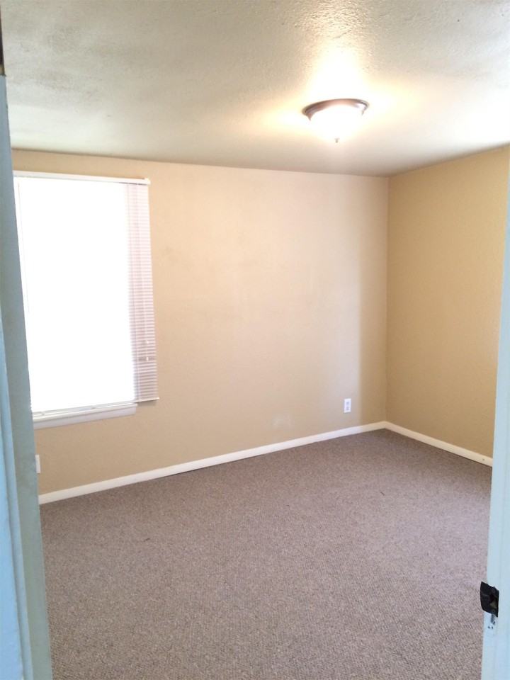 4207 1/2 N Beaver Ave #B - Photo 7 of 29