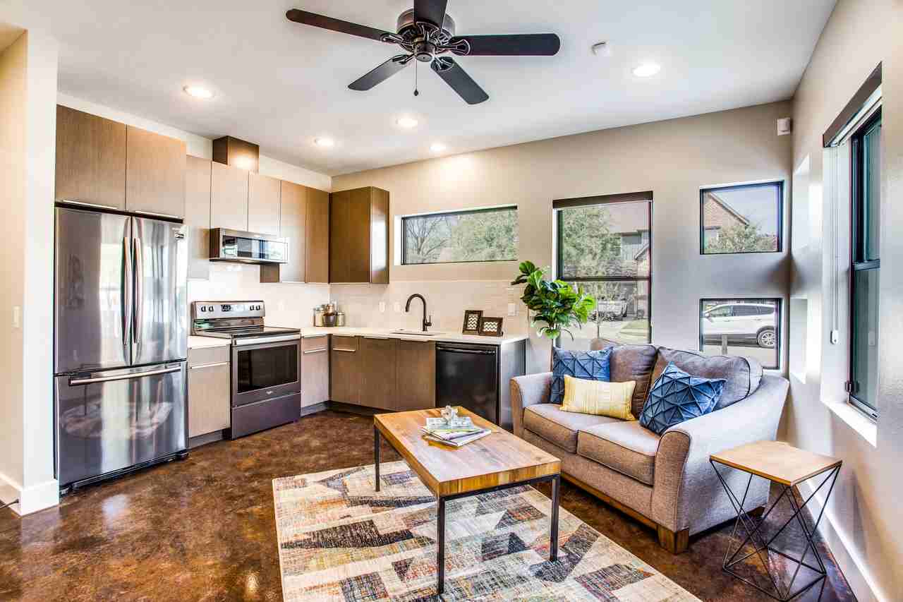 3137 Lubbock Ave - Photo 3 of 10