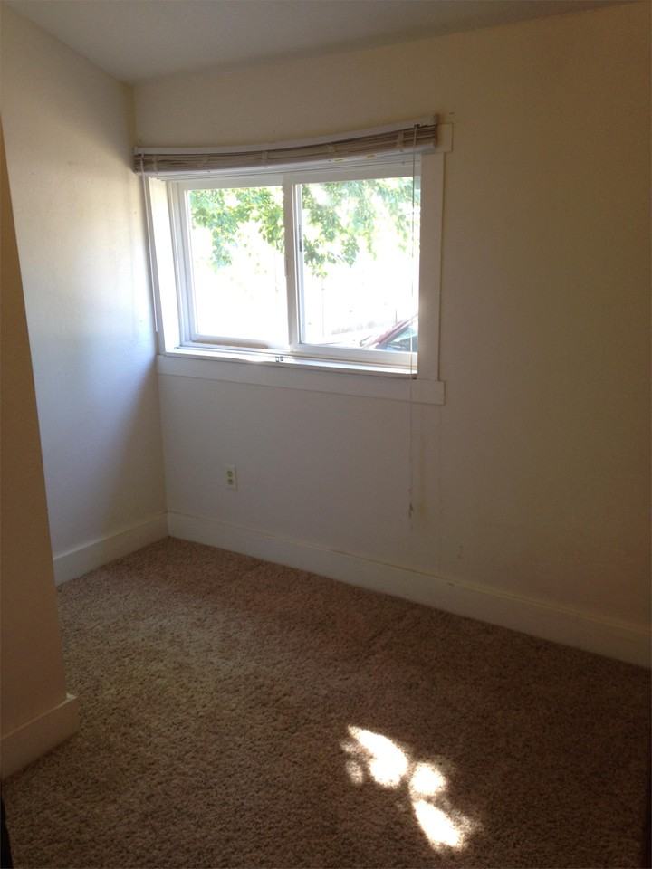 642 Nw 11th St #2 - Photo 2 of 6