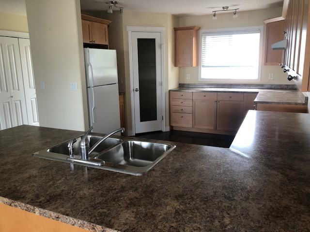 9209 94 Ave #B - Photo 3 of 10