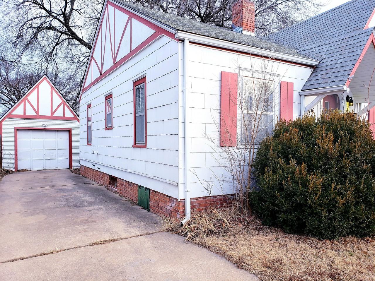 216 S Meridian Ave #1 - Photo 2 of 17