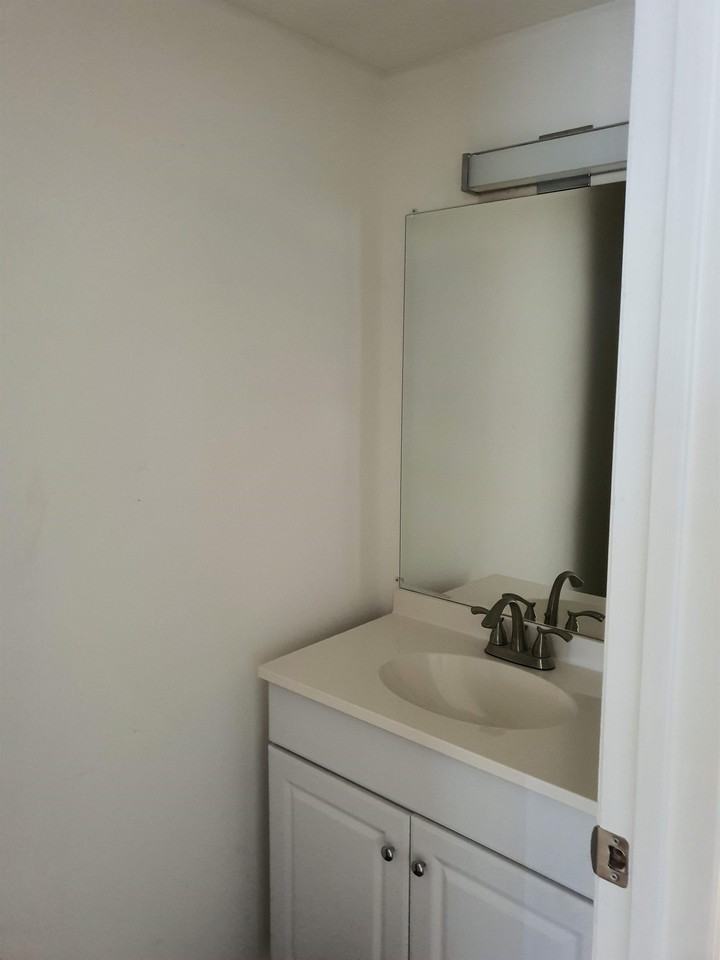 504 Jefferson St #504 - Photo 3 of 15