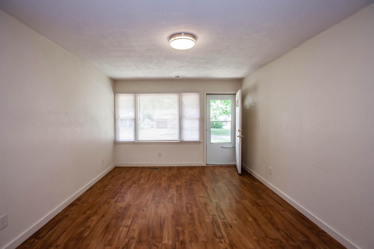 2031 College View Rd #1 - Photo 4 of 12