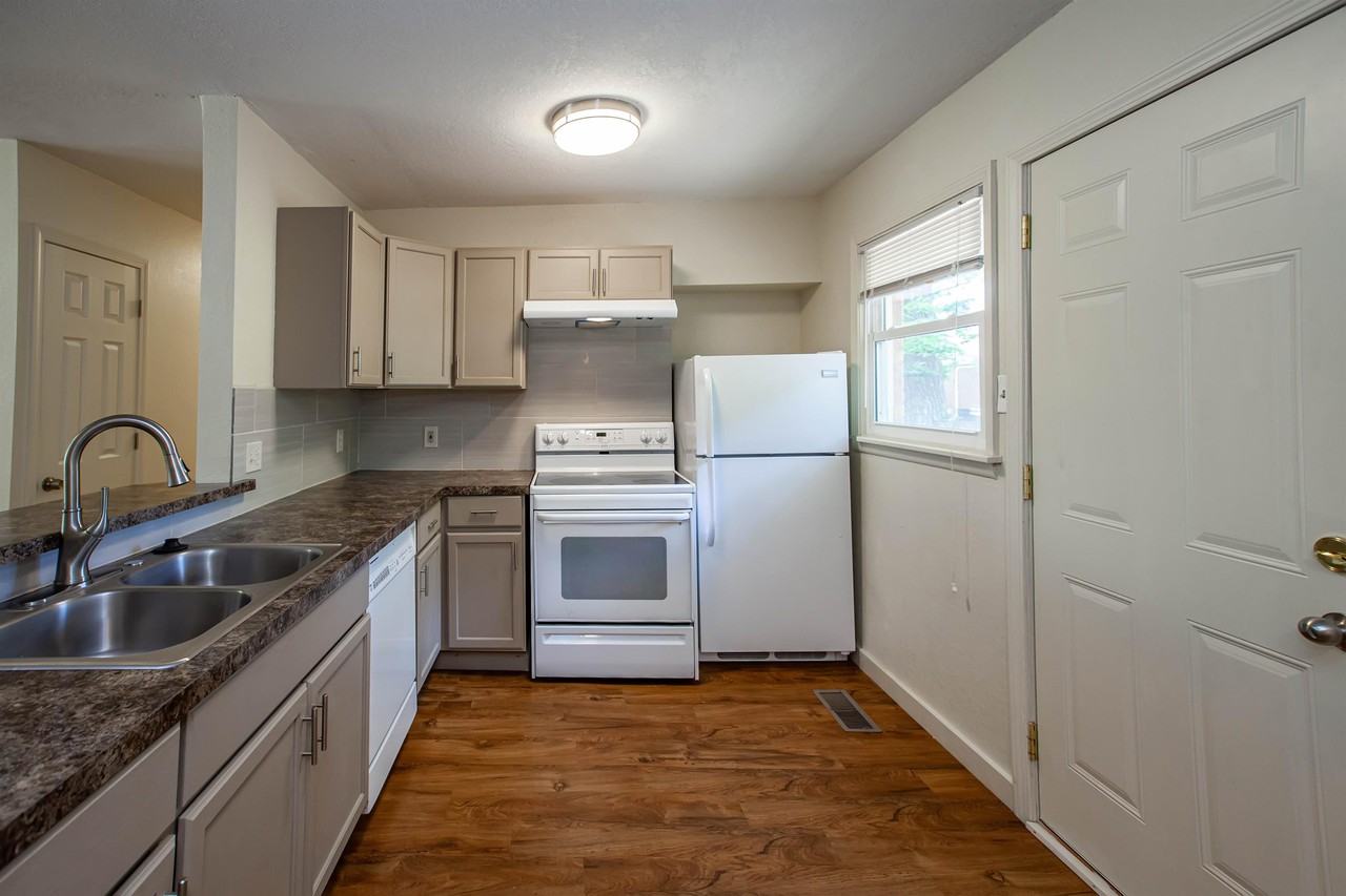 2031 College View Rd #1 - Photo 7 of 12