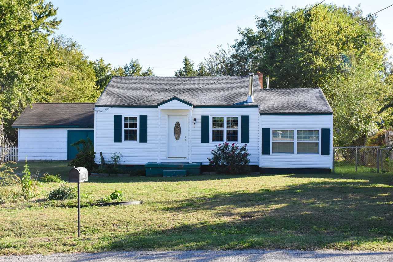 4004 Lawn Dr - Photo 2 of 7