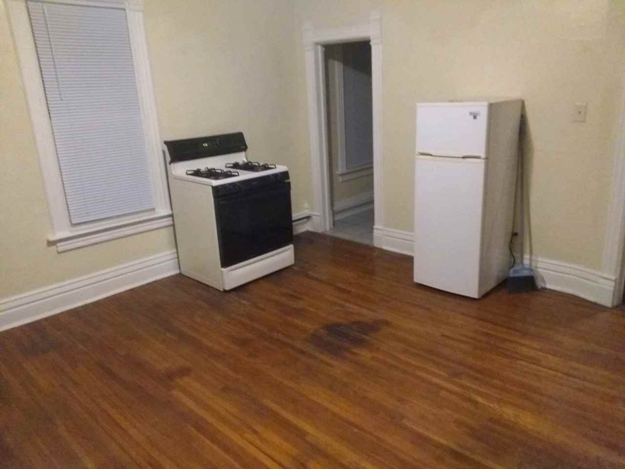 1108 W 5th St #2 - Photo 2 of 8