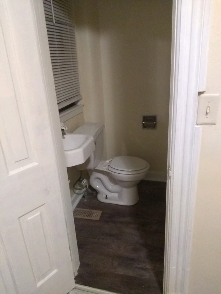 1108 W 5th St #2 - Photo 7 of 8