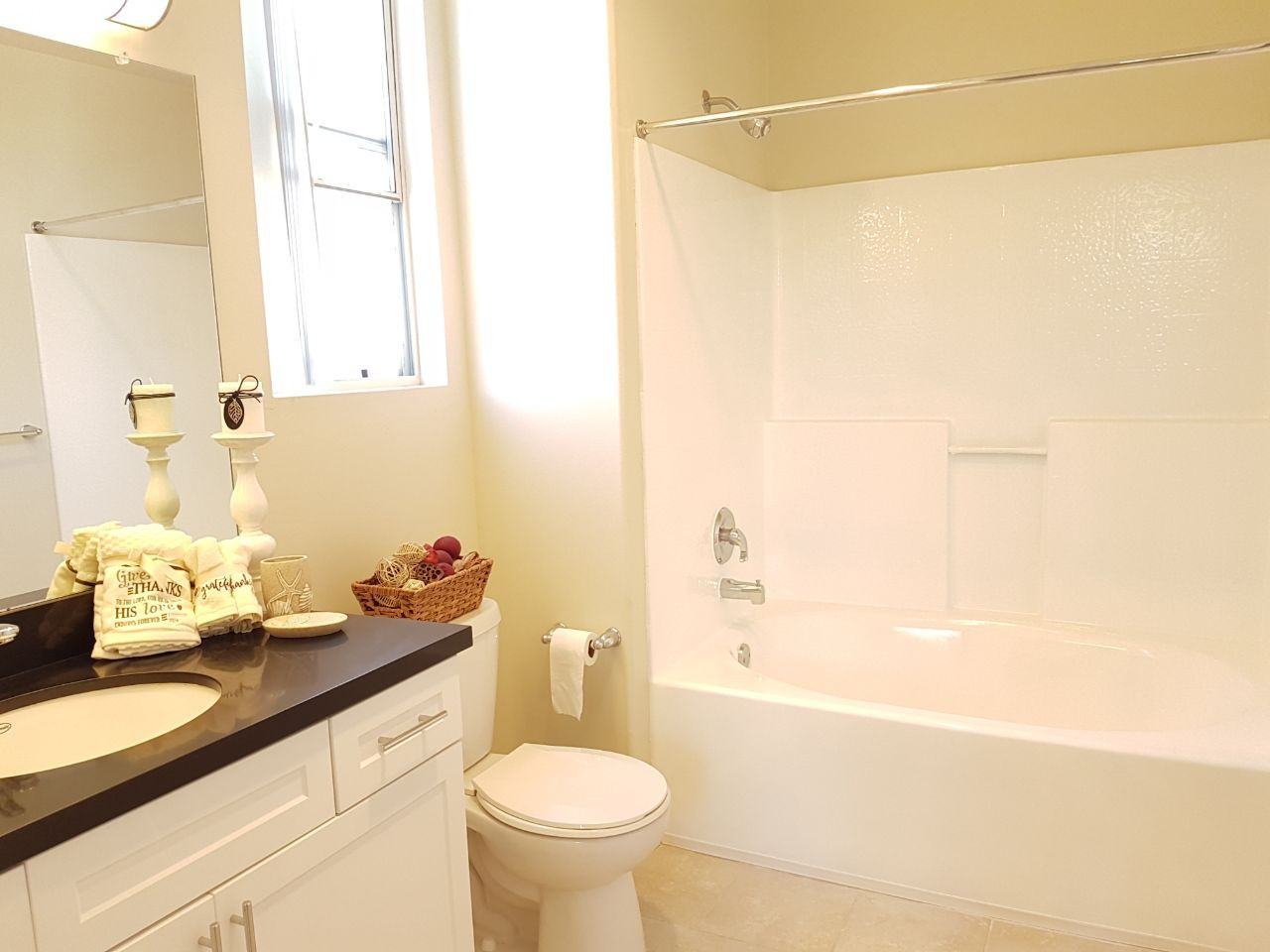 1561 S Barrington Ave - Photo 6 of 8