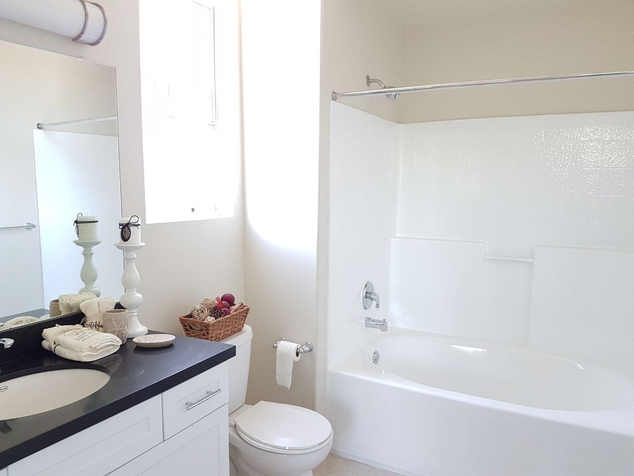 1561 S Barrington Ave - Photo 7 of 8