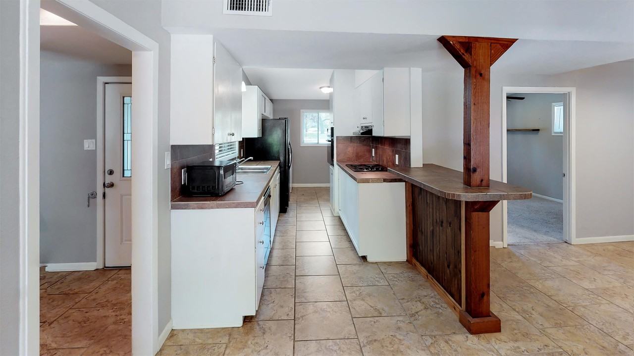 401 Glade St #1 - Photo 2 of 13