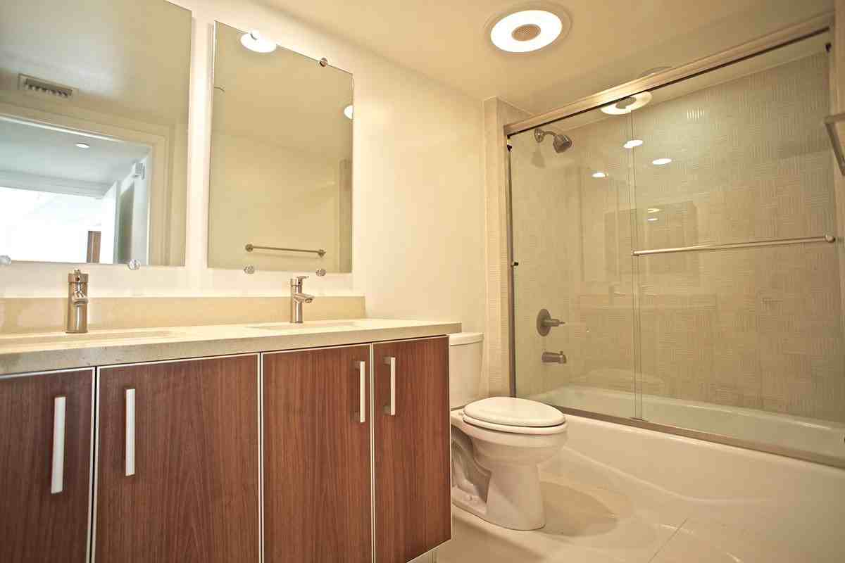 1518 1518 Federal Ave PHU- Smart - Photo 3 of 16