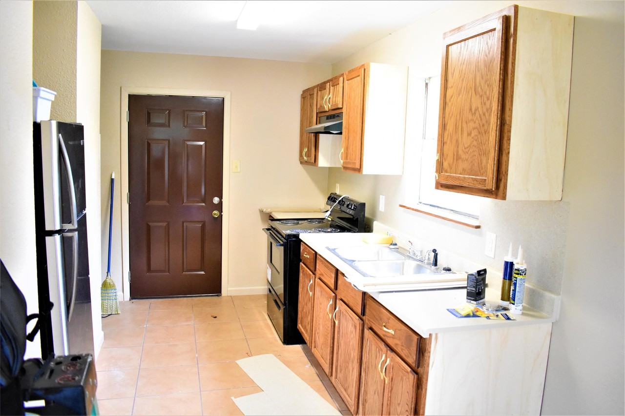 2114 Railroad St #1 - Photo 2 of 9
