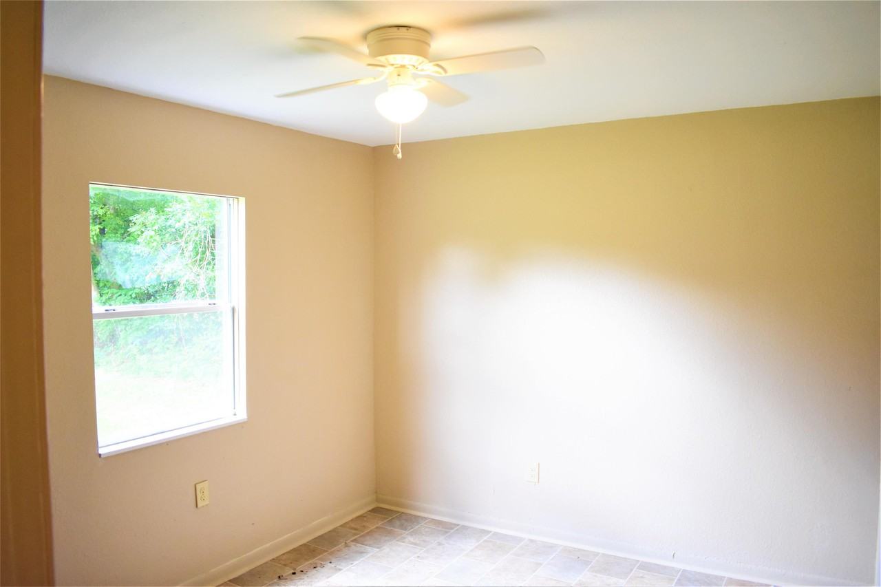 2114 Railroad St #1 - Photo 6 of 9