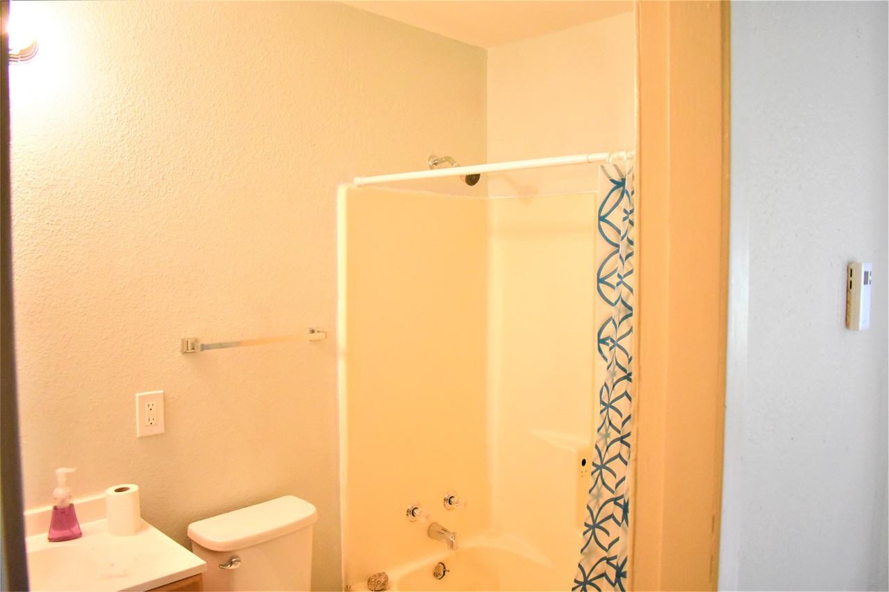 2114 Railroad St #1 - Photo 7 of 9