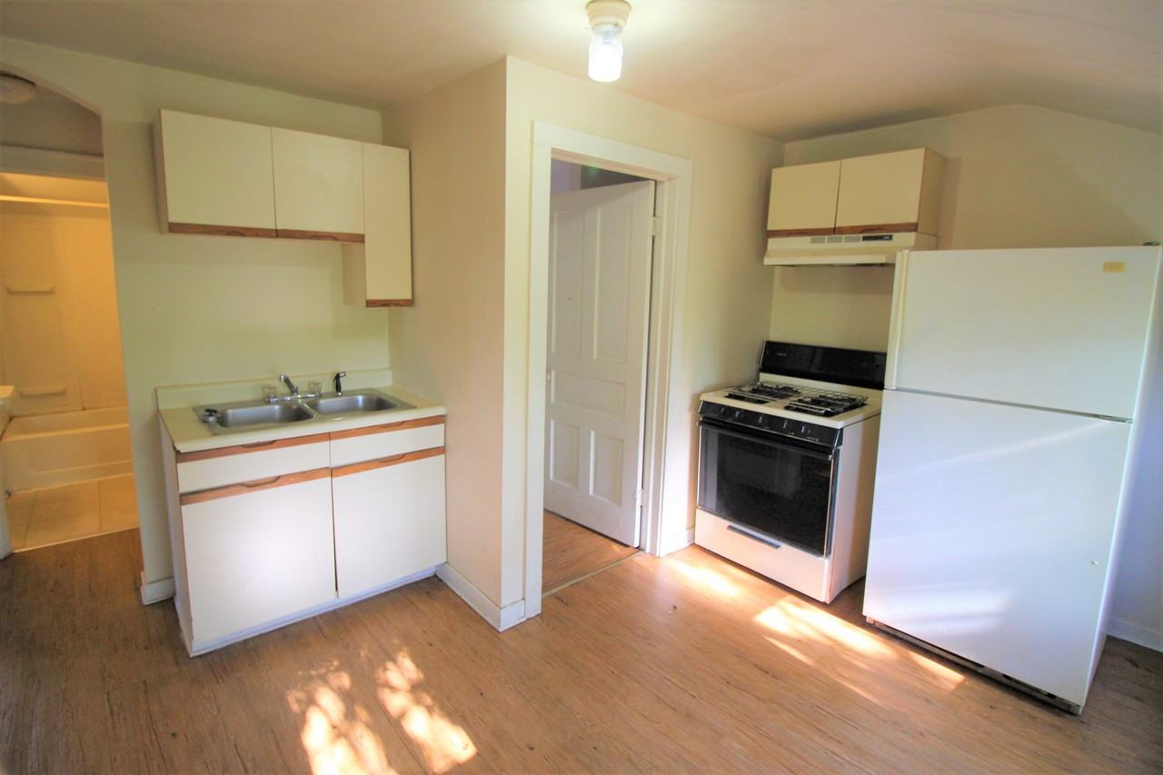 855 Alexander St Se #2 - Photo 2 of 7