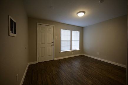 3115 Agnes Street - 3115 - Car Lot #3115 - Photo 2 of 5