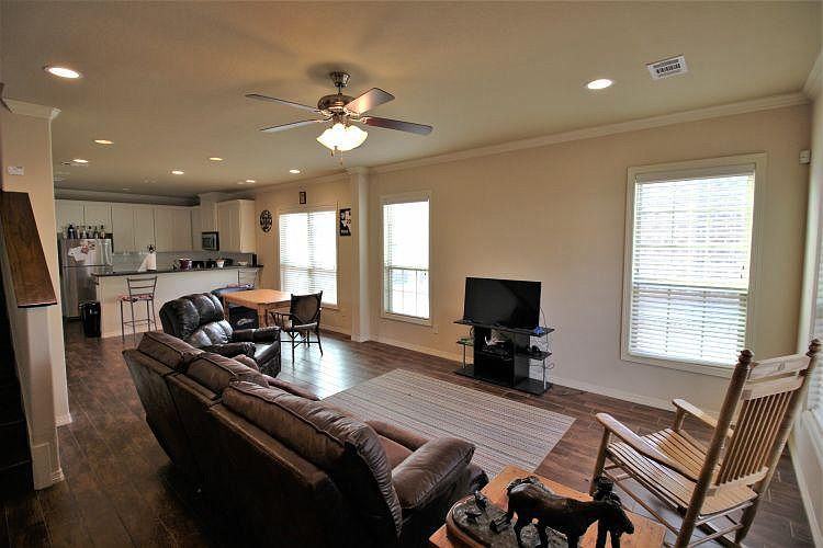 104 Richards St #1 - Photo 2 of 11