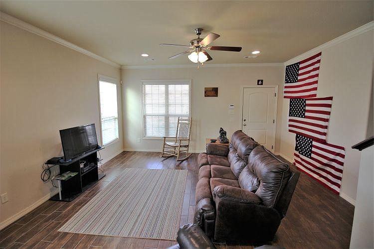 104 Richards St #1 - Photo 3 of 11