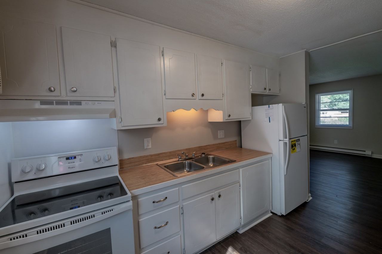 516 Kingston Ave #516 - Photo 4 of 10