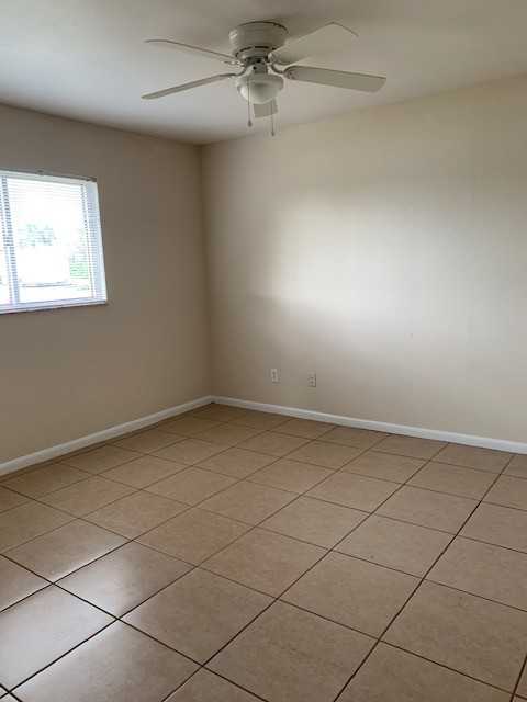 821 Ne 8th St #D - Photo 6 of 18