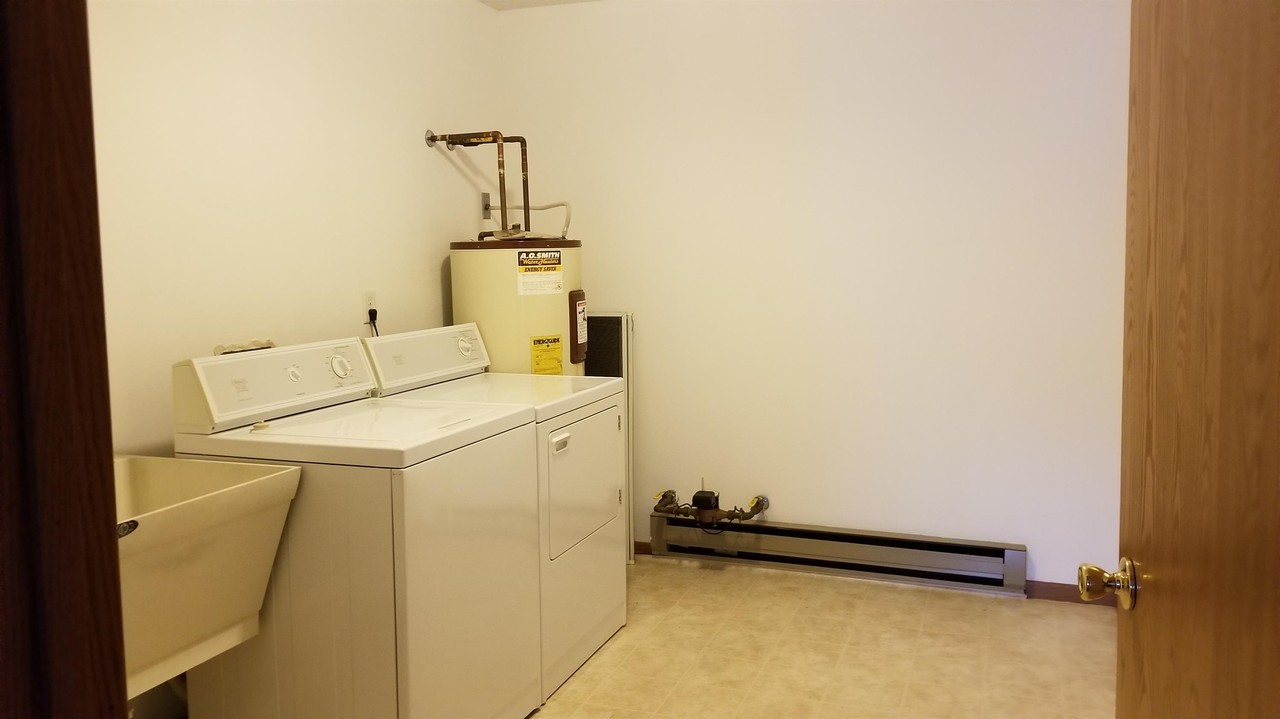 EJ Manor Appartments - 1314 Main Street #1 - Photo 6 of 6