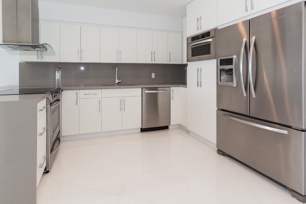 5161 Collins Avenue #1 - Photo 5 of 50